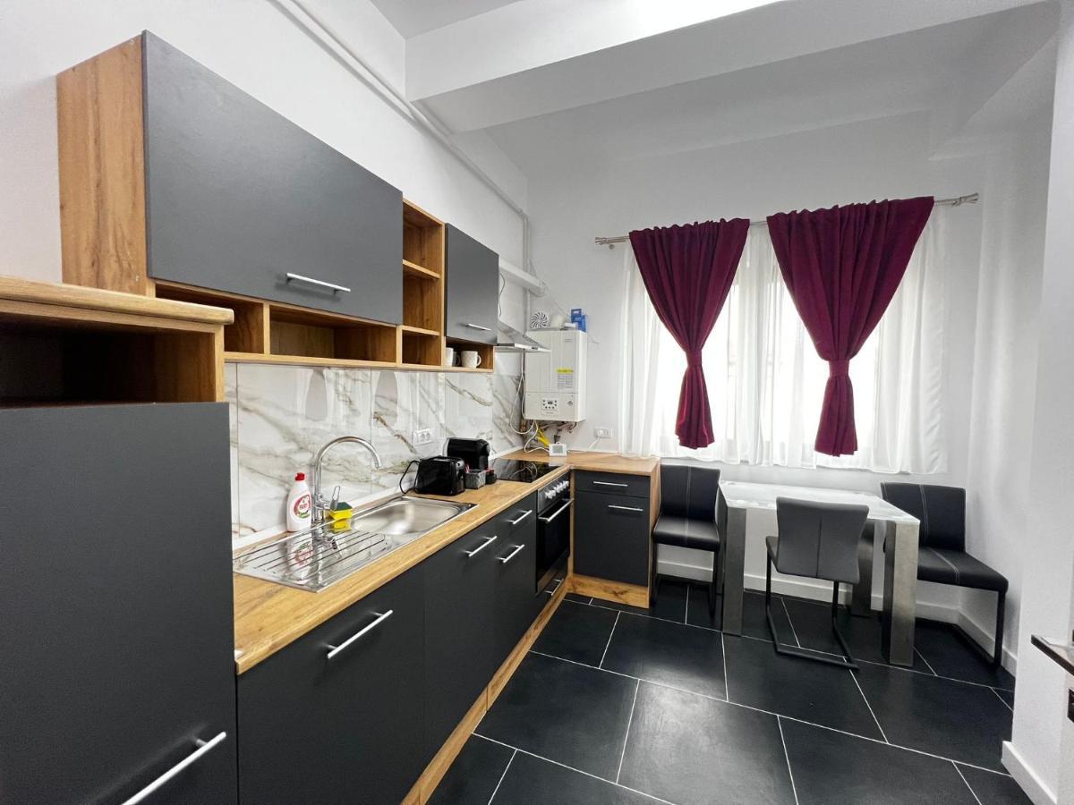 Marvellous Aparthotel With Master Apartments Suceava Exterior foto