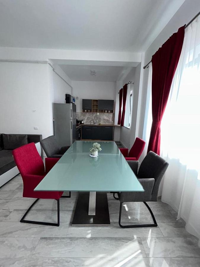 Marvellous Aparthotel With Master Apartments Suceava Exterior foto